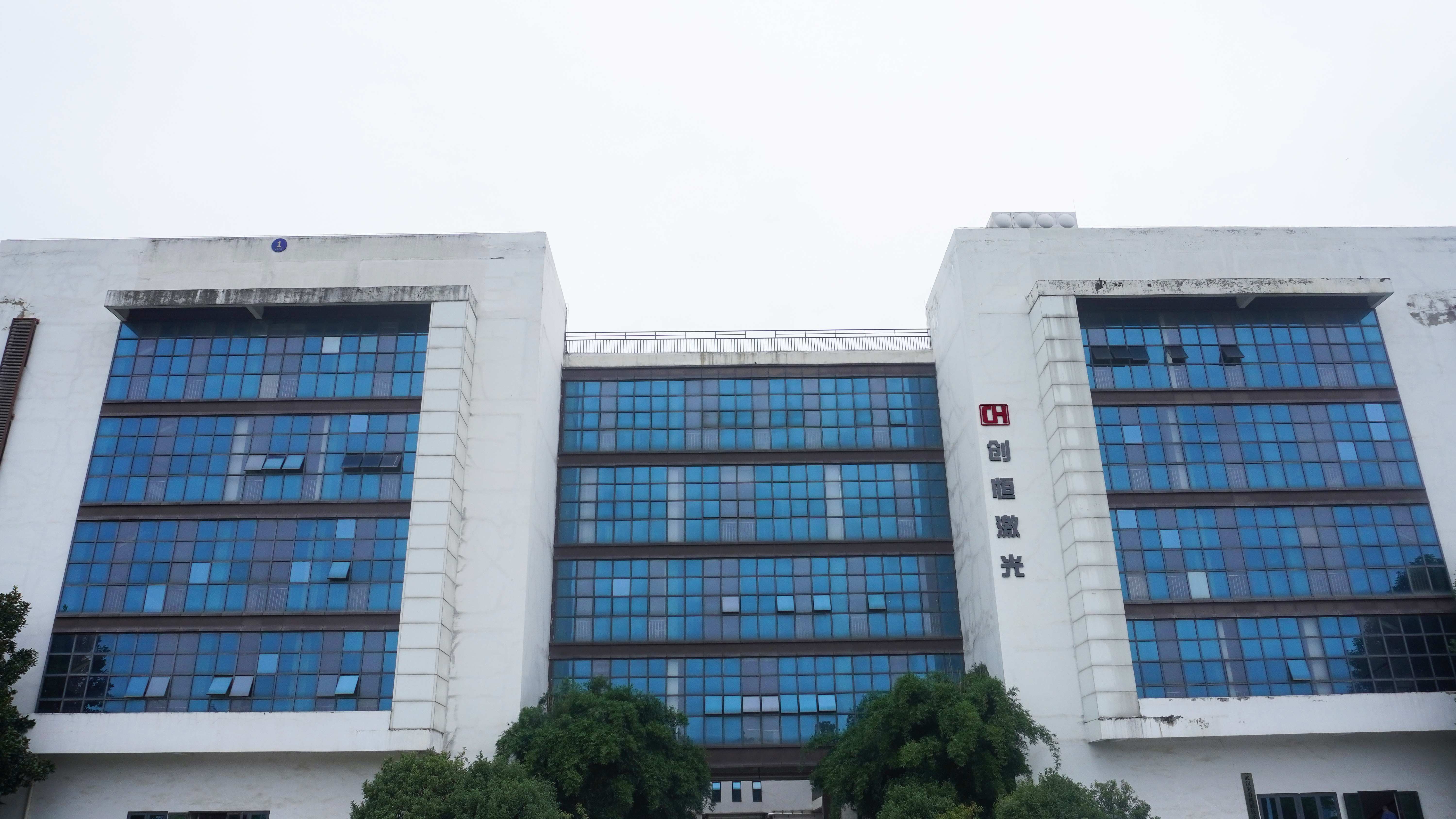 武汉世界杯的网站智能装备有限公司荣耀登榜2024年湖北省科创“新物种”瞪羚企业